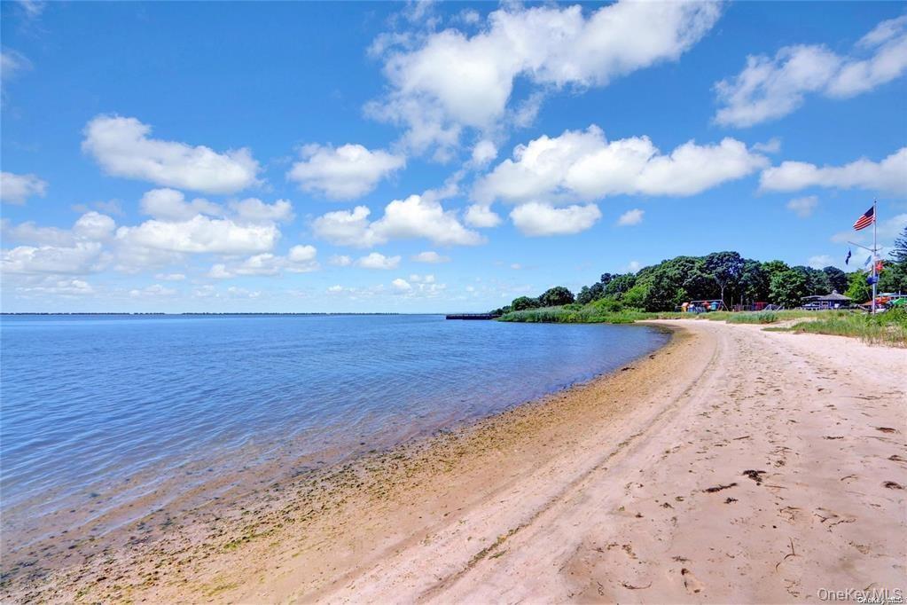 Single Family Roberts Lane  Suffolk County, NY 11940, MLS-995336-29