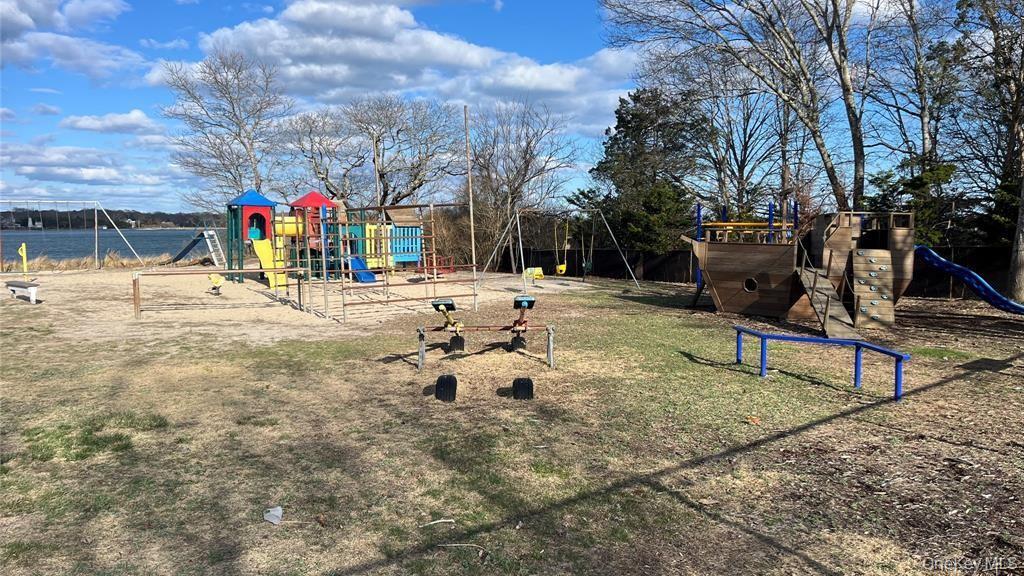 Single Family Roberts Lane  Suffolk County, NY 11940, MLS-995336-33
