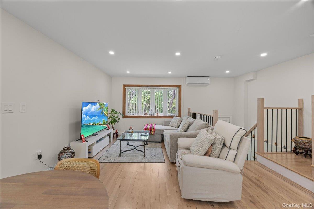 Single Family 144th Queens, NY 11357, MLS-995372-2