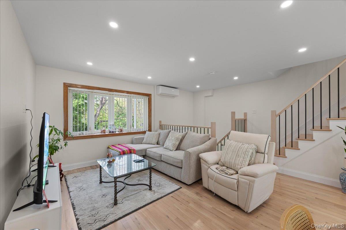 Single Family 144th Queens, NY 11357, MLS-995372-3