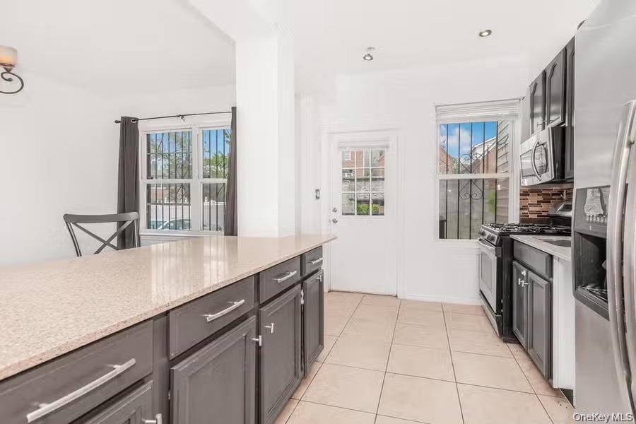 Single Family 221st Bronx, NY 10469, MLS-995395-10