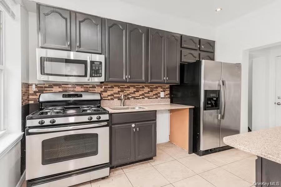 Single Family 221st Bronx, NY 10469, MLS-995395-11