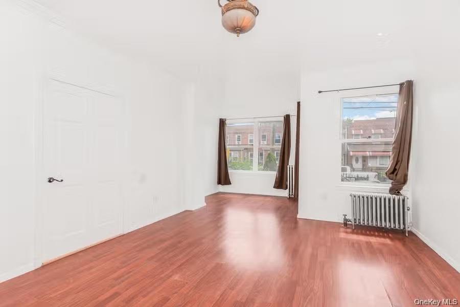 Single Family 221st Bronx, NY 10469, MLS-995395-15