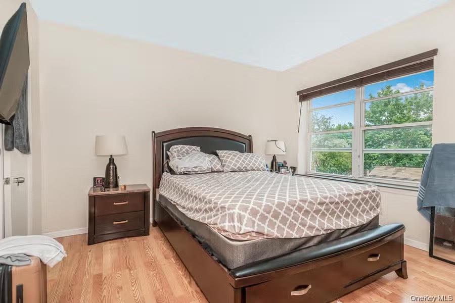 Single Family 221st Bronx, NY 10469, MLS-995395-17
