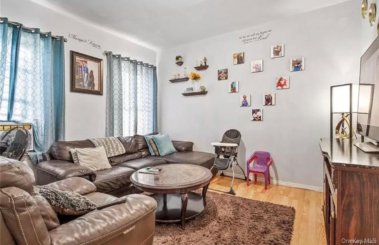 Single Family 221st Bronx, NY 10469, MLS-995395-18