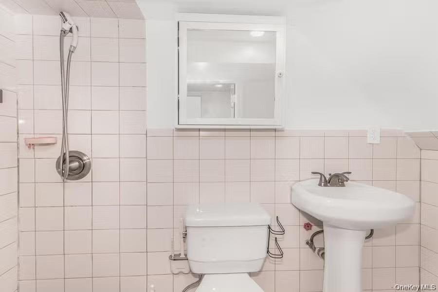Single Family 221st Bronx, NY 10469, MLS-995395-32