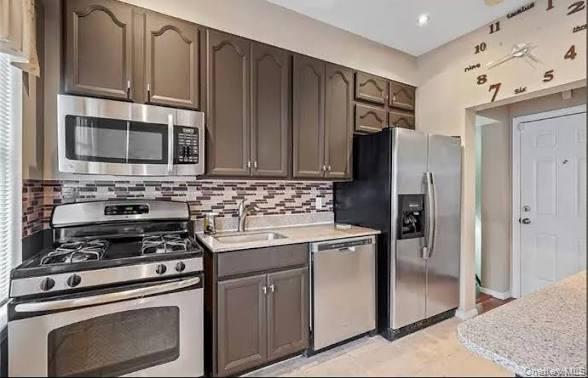 Single Family 221st Bronx, NY 10469, MLS-995395-8