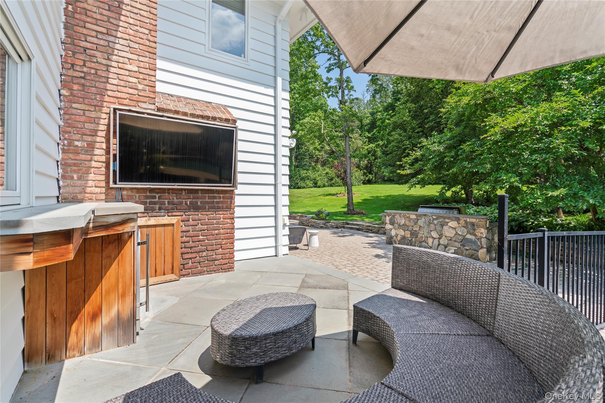 Single Family Montrose Court  Nassau County, NY 11576, MLS-995401-25