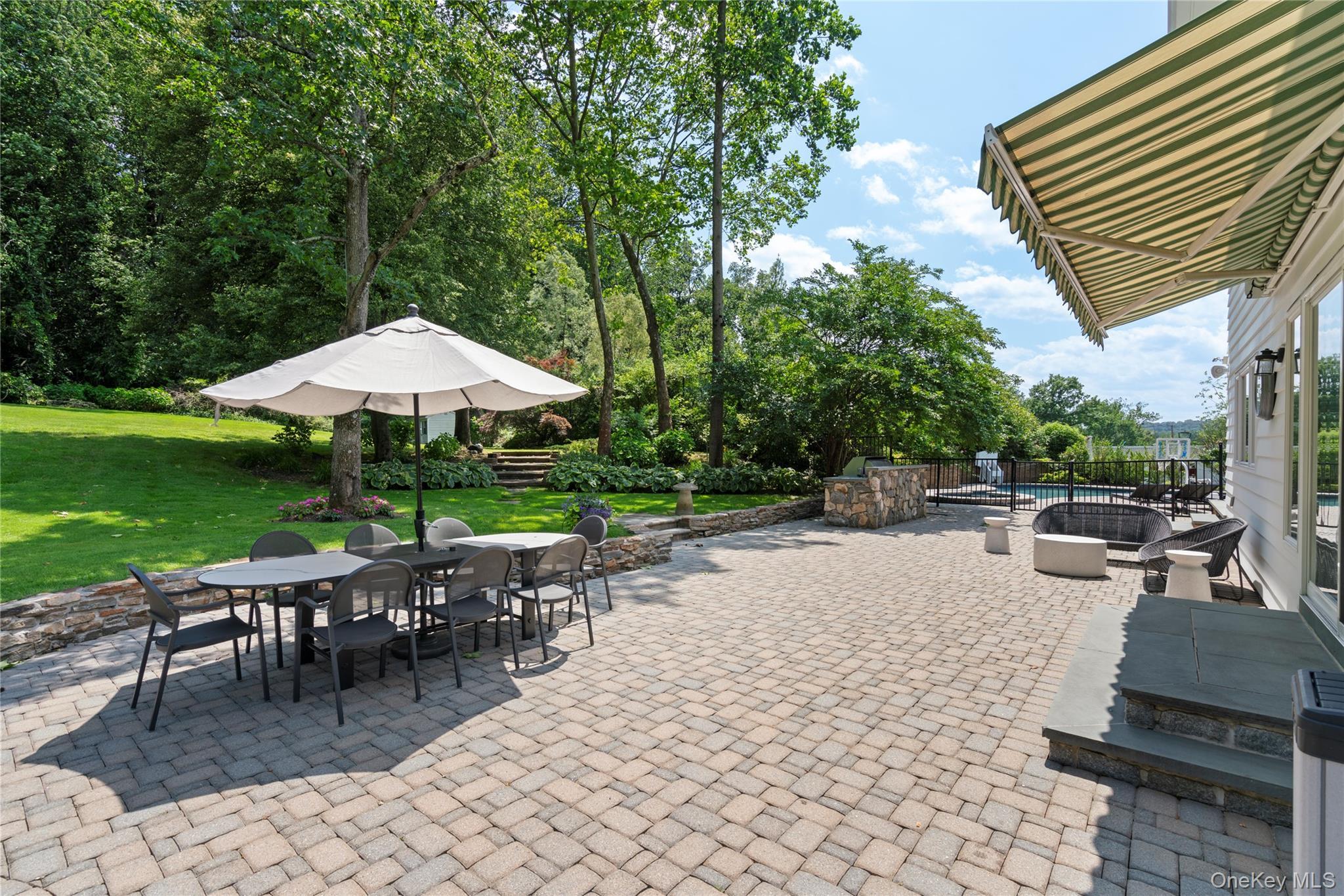 Single Family Montrose Court  Nassau County, NY 11576, MLS-995401-27