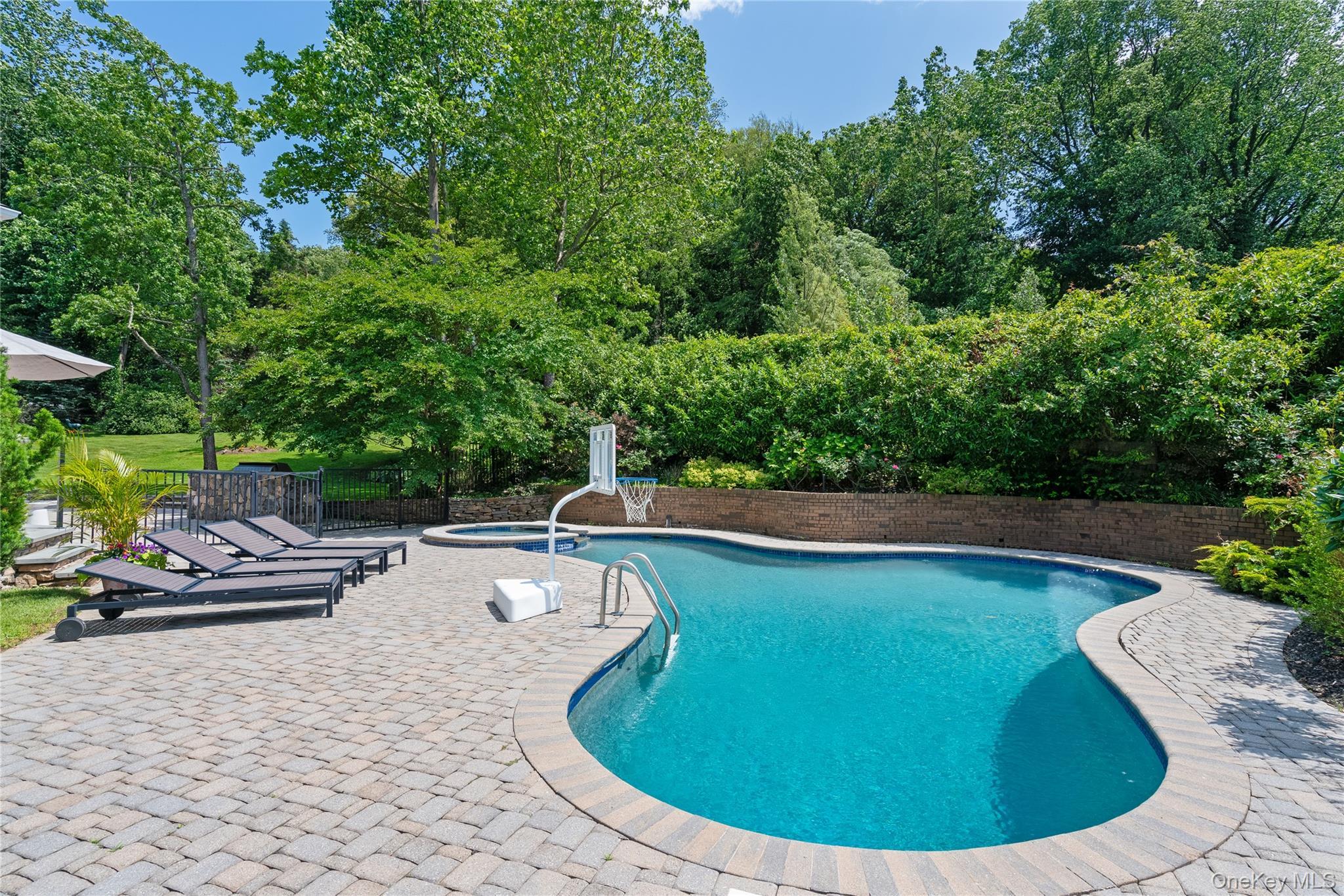 Single Family Montrose Court  Nassau County, NY 11576, MLS-995401-28
