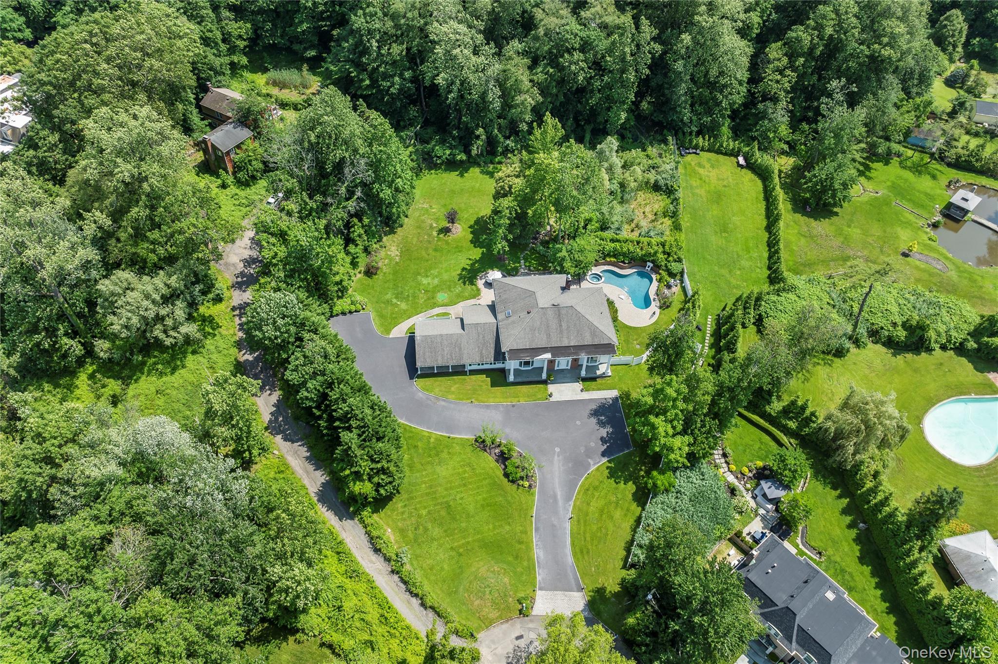 Single Family Montrose Court  Nassau County, NY 11576, MLS-995401-30