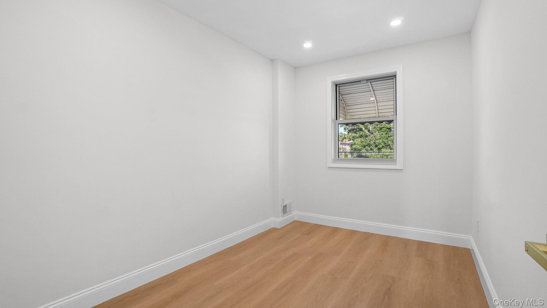 Single Family Barnes Avenue Bronx, NY 10467, MLS-995465-16
