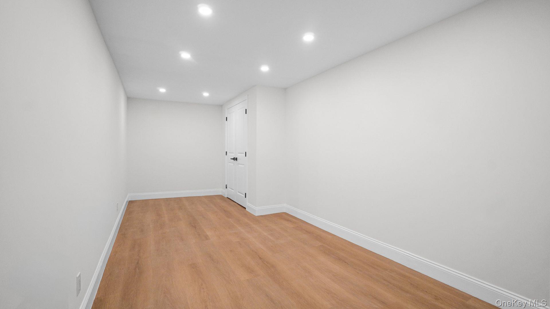 Single Family Barnes Avenue Bronx, NY 10467, MLS-995465-20