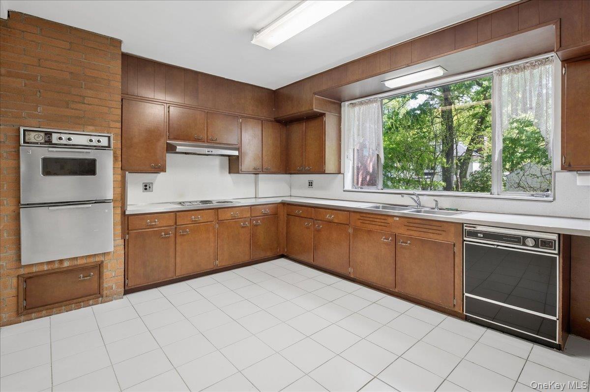 Single Family Henry Hudson  Bronx, NY 10471, MLS-995503-12