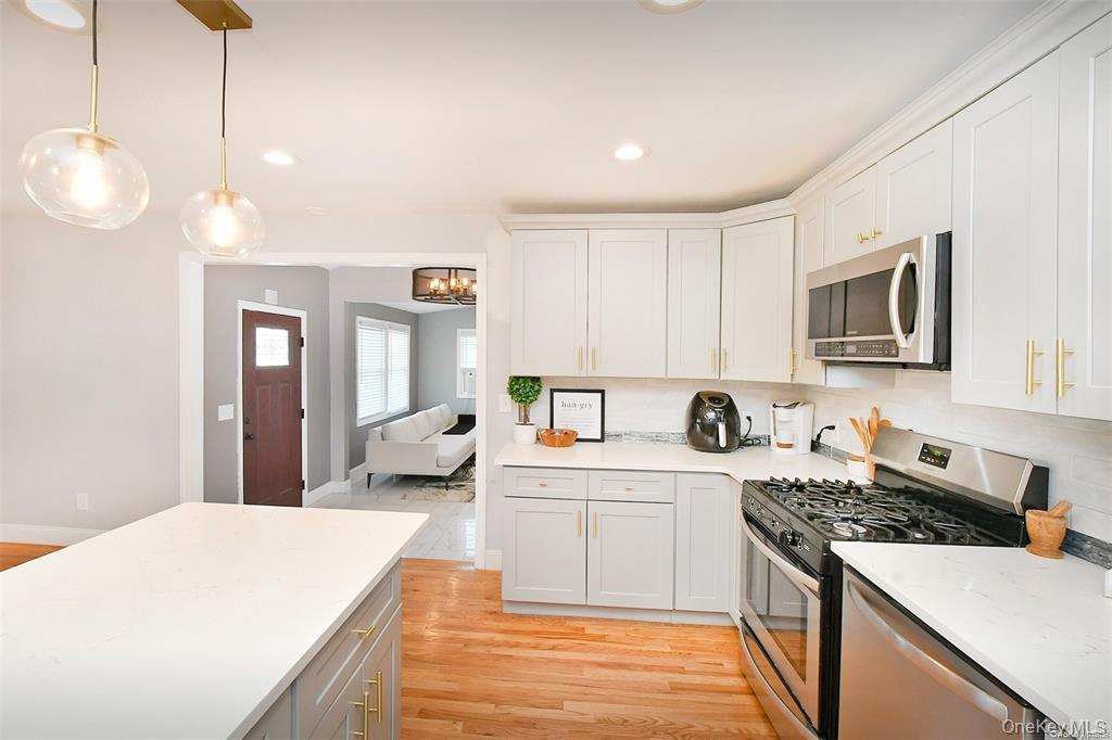 Single Family Newton  Suffolk County, NY 11784, MLS-995545-10
