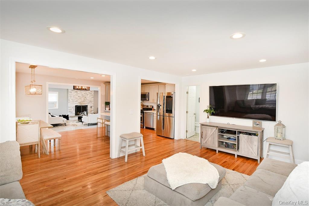 Single Family Newton  Suffolk County, NY 11784, MLS-995545-13