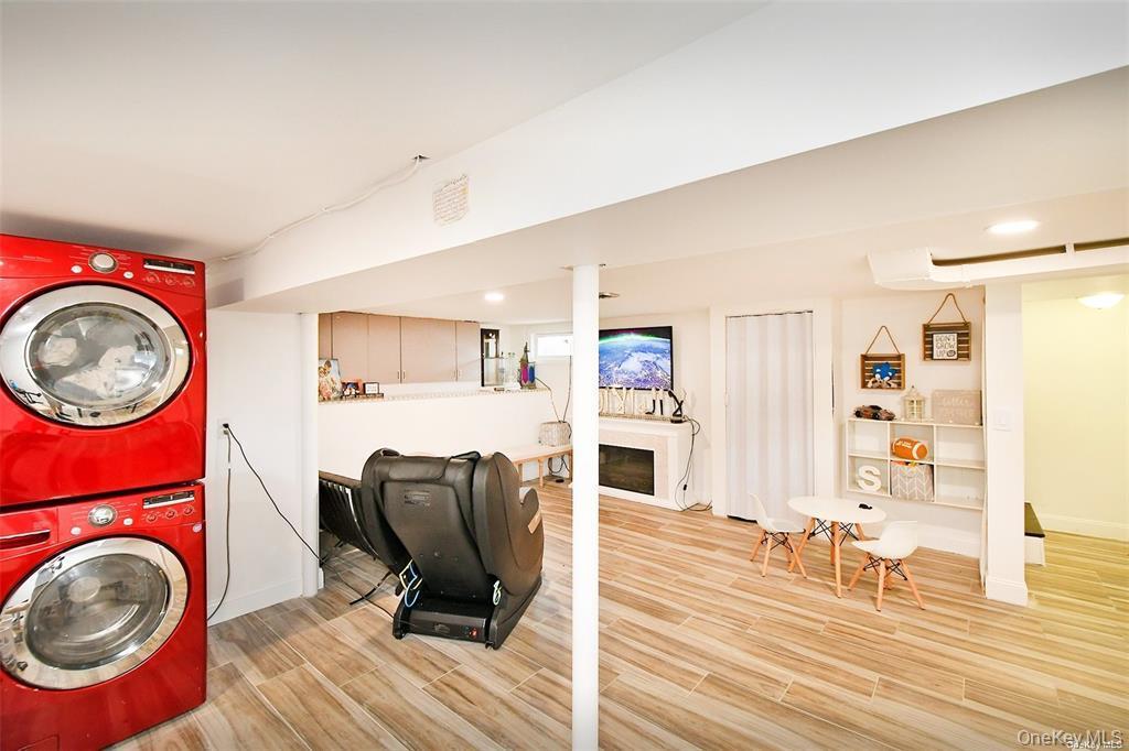 Single Family Newton  Suffolk County, NY 11784, MLS-995545-16