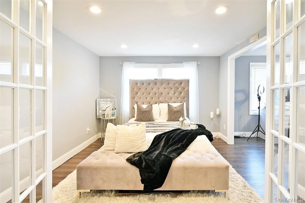 Single Family Newton  Suffolk County, NY 11784, MLS-995545-21