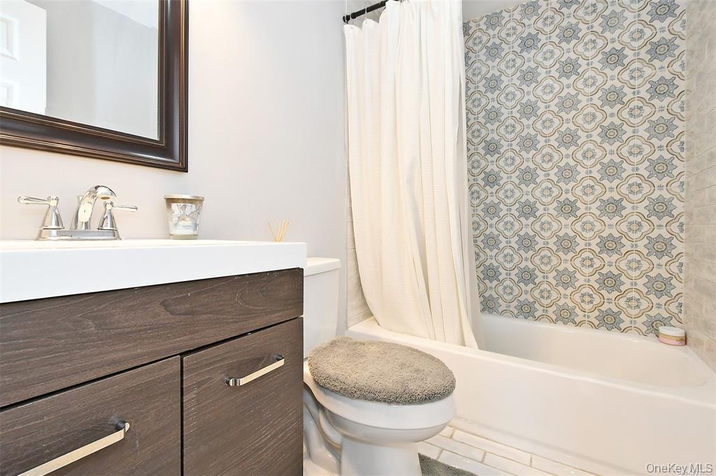 Single Family Newton  Suffolk County, NY 11784, MLS-995545-25