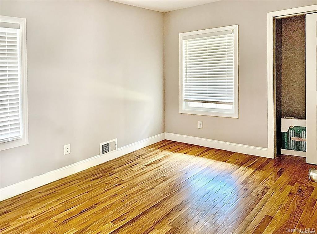 Single Family Newton  Suffolk County, NY 11784, MLS-995545-34