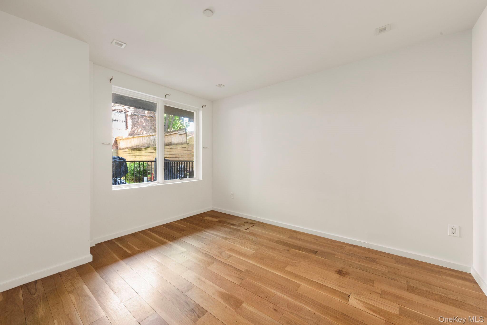 Condo Hart  Brooklyn, NY 11206, MLS-995551-11