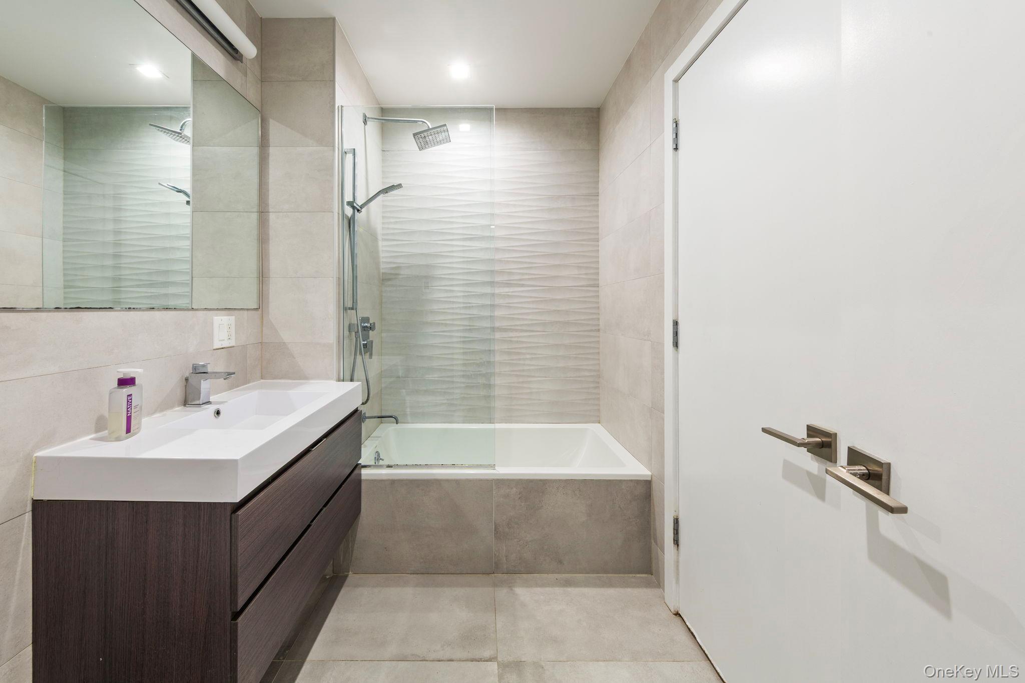 Condo Hart  Brooklyn, NY 11206, MLS-995551-13