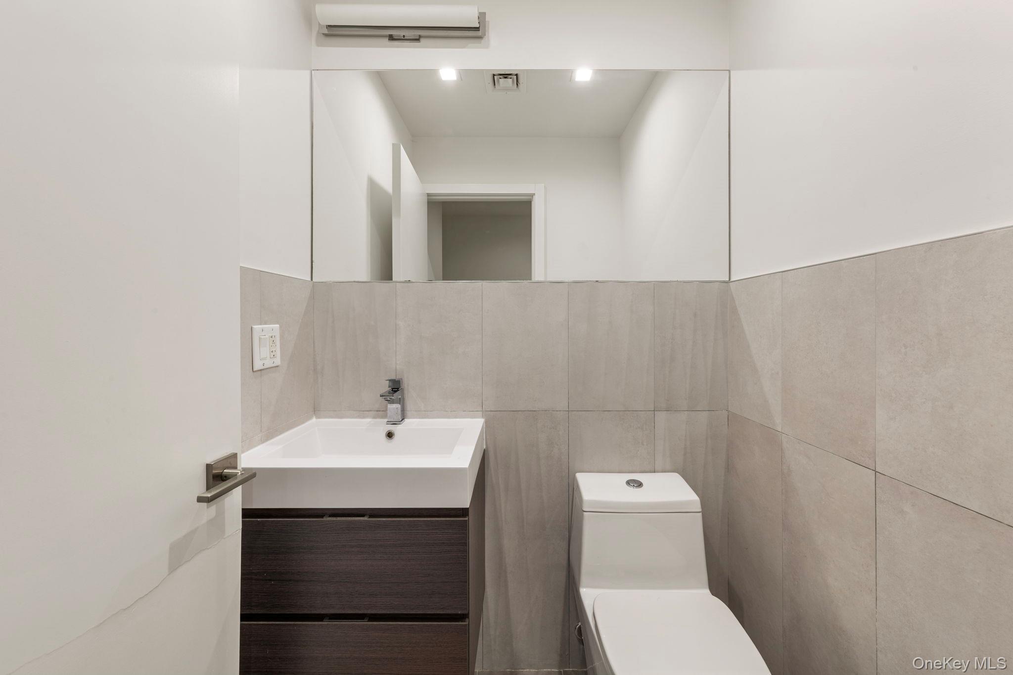 Condo Hart  Brooklyn, NY 11206, MLS-995551-16