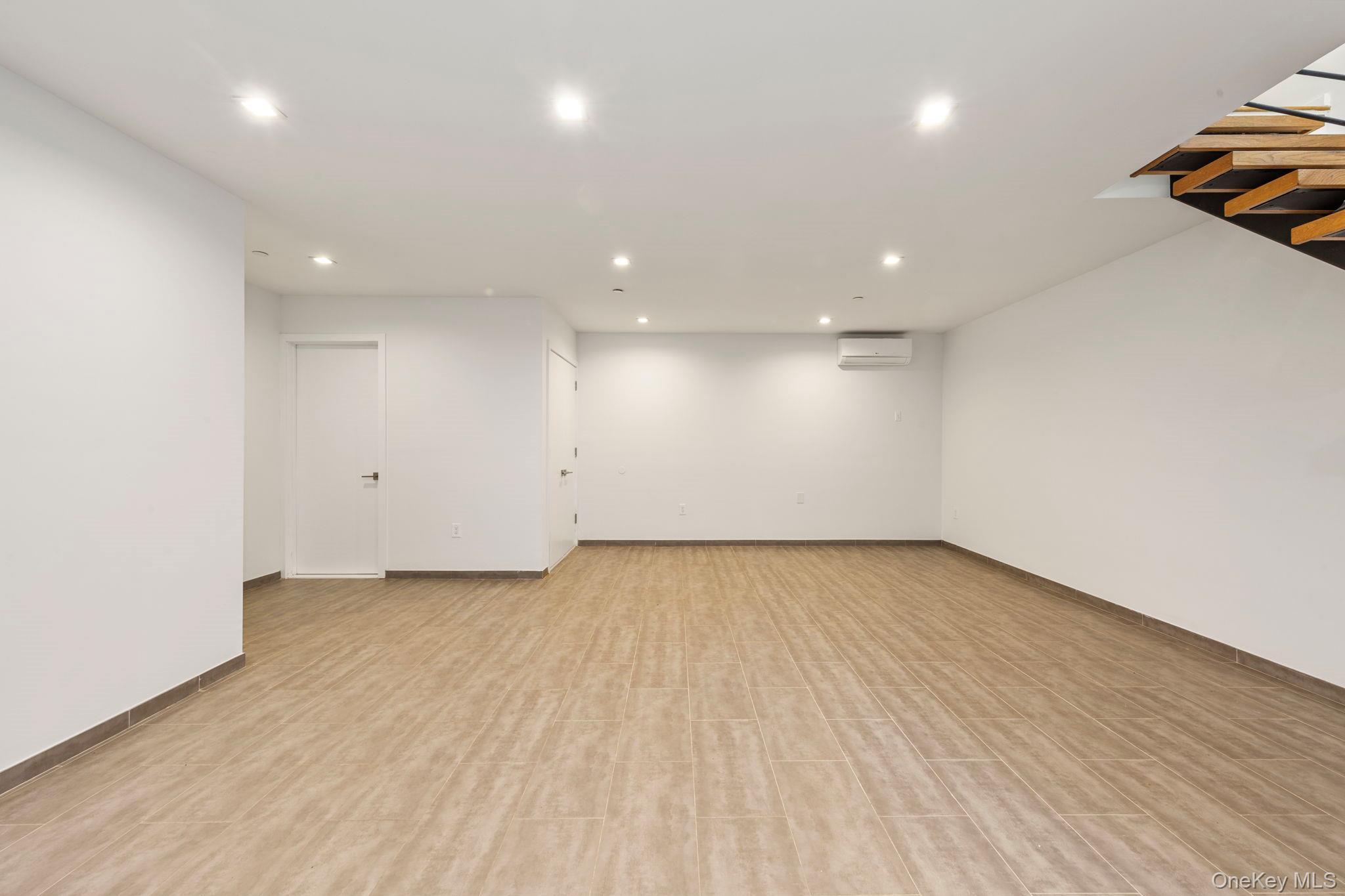 Condo Hart  Brooklyn, NY 11206, MLS-995551-19