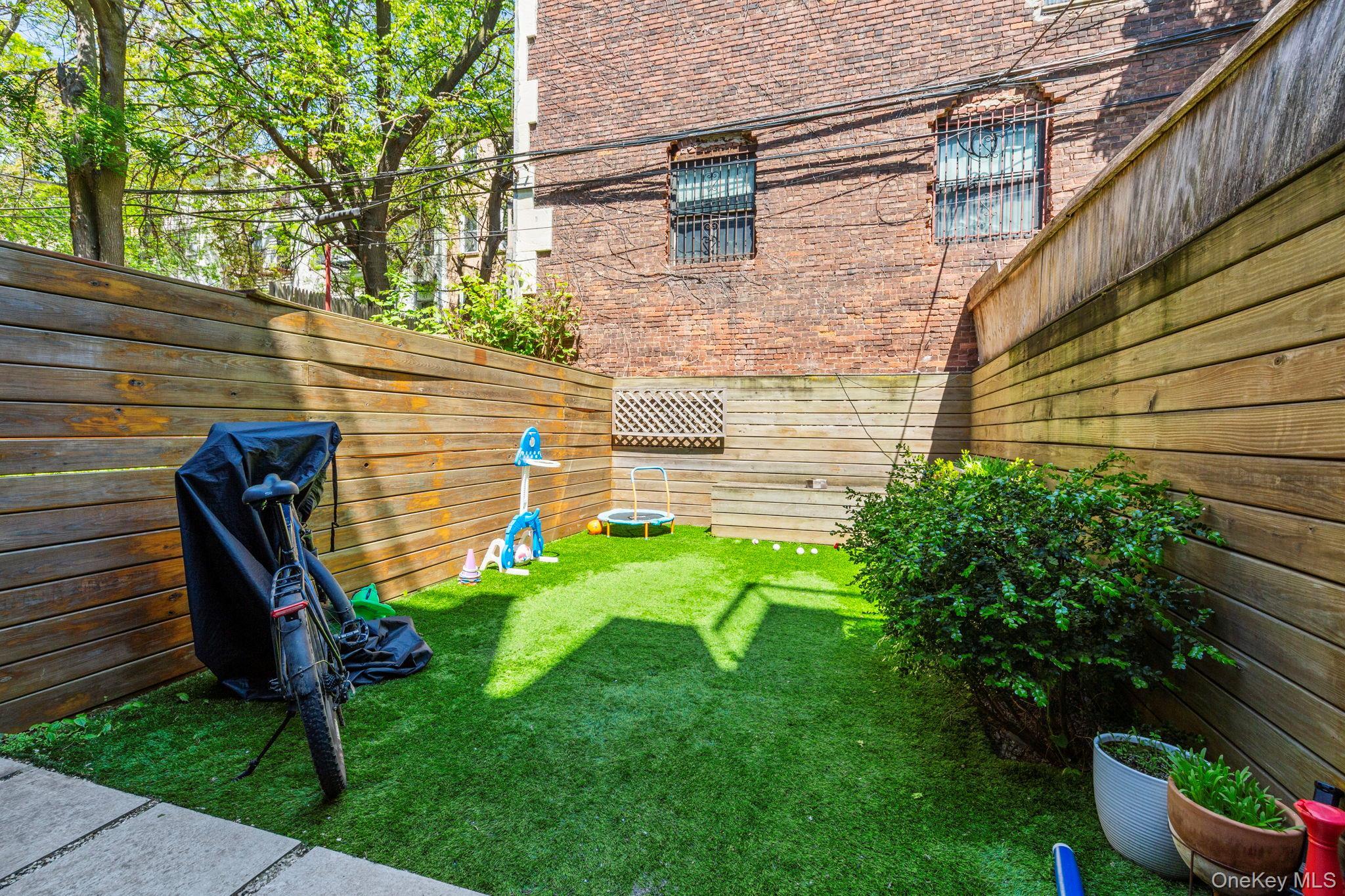 Condo Hart  Brooklyn, NY 11206, MLS-995551-26