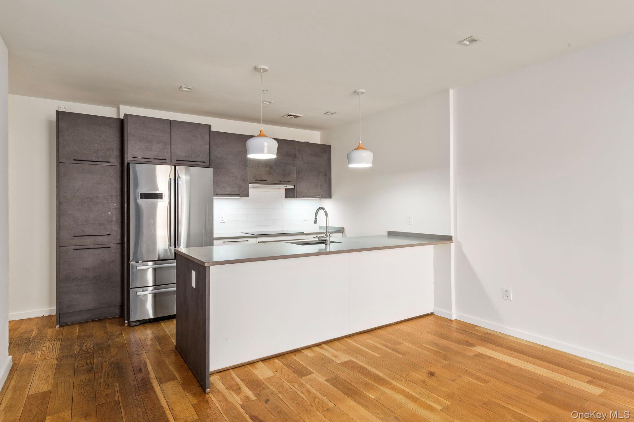 Condo Hart  Brooklyn, NY 11206, MLS-995551-4