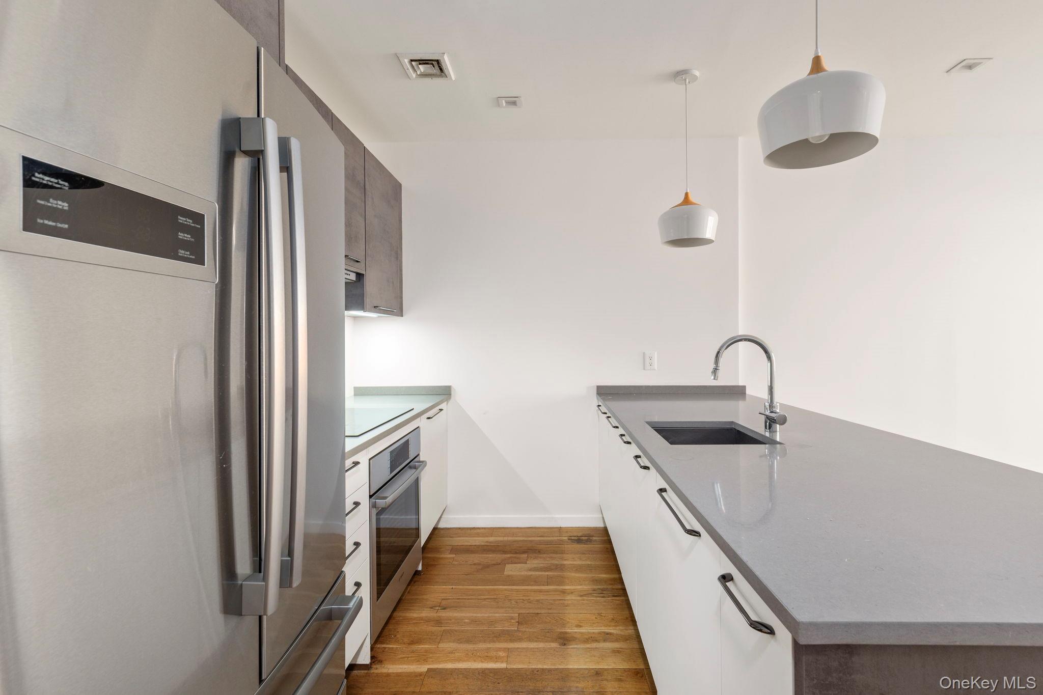 Condo Hart  Brooklyn, NY 11206, MLS-995551-5