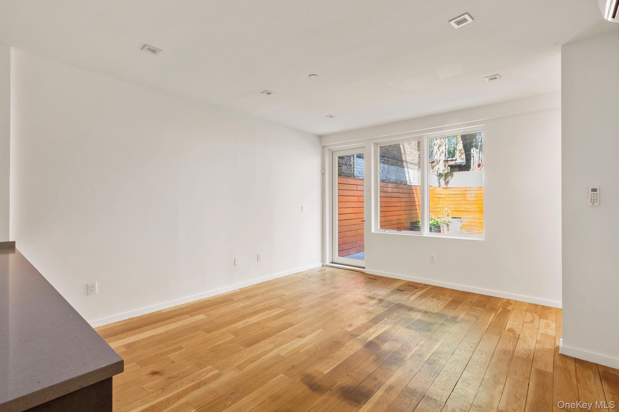 Condo Hart  Brooklyn, NY 11206, MLS-995551-8