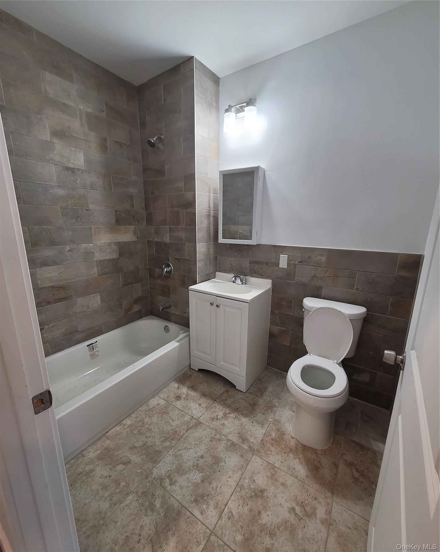Single Family Laconia  Bronx, NY 10469, MLS-995568-7