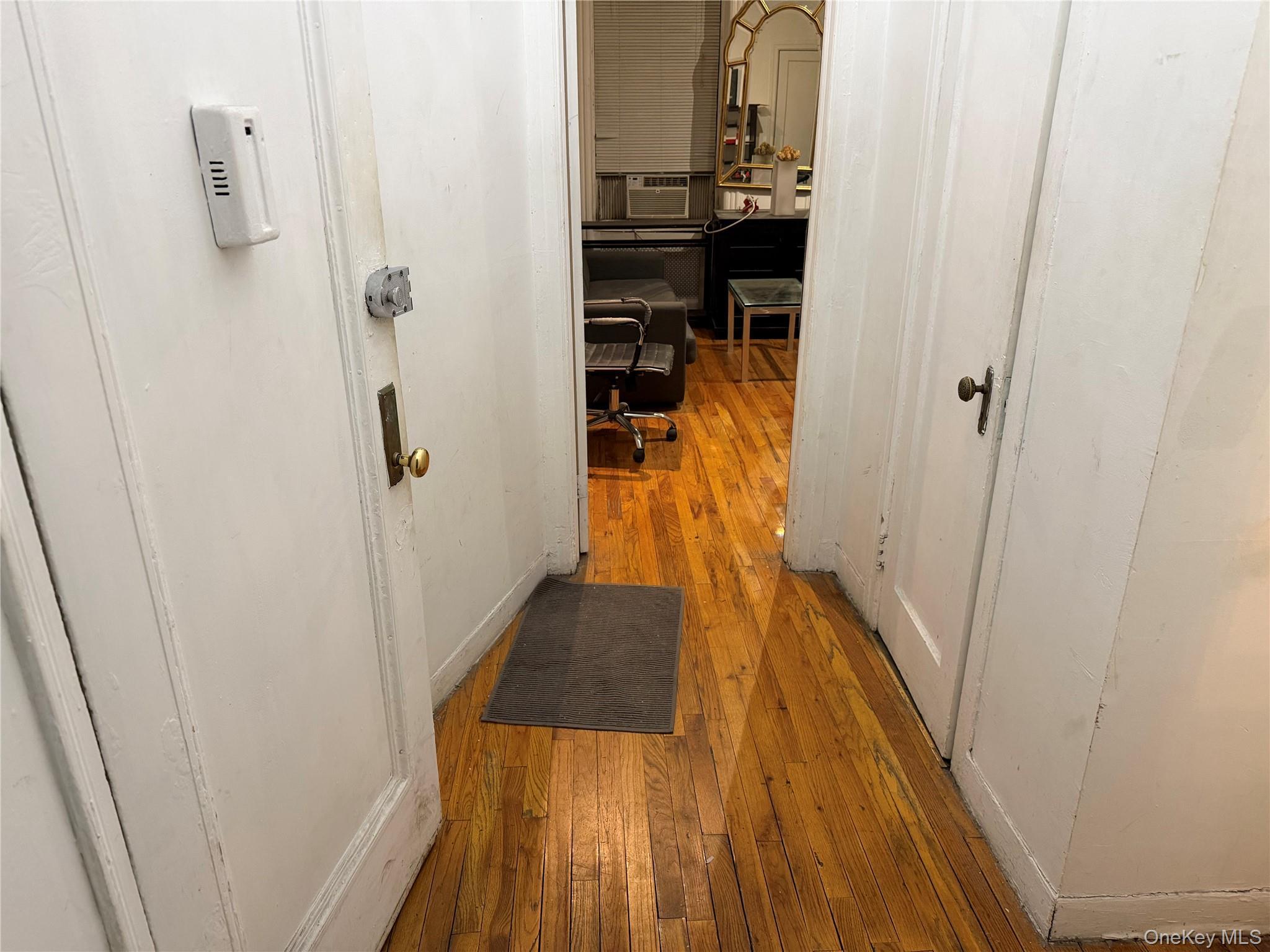 Apartment 9th Manhattan, NY 10019, MLS-995593-3