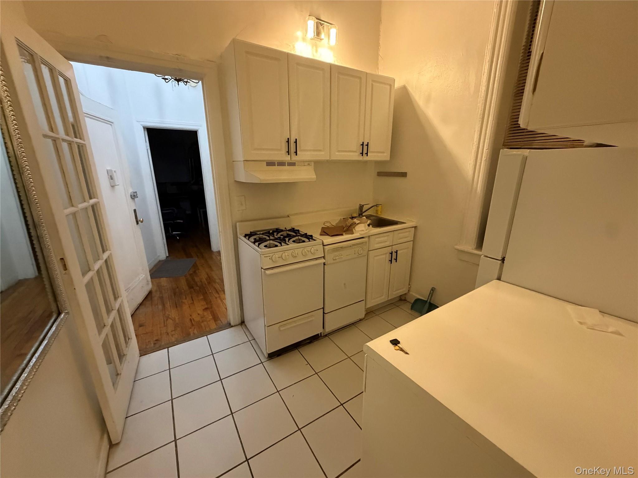 Apartment 9th Manhattan, NY 10019, MLS-995593-5