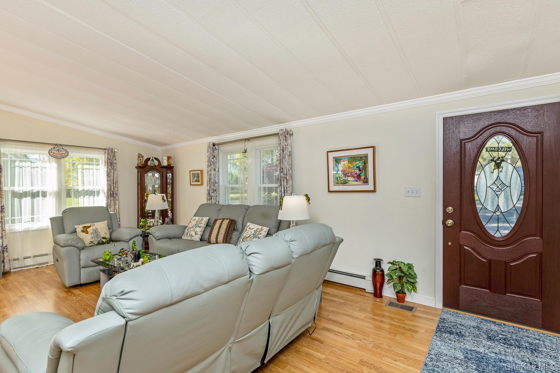 Single Family Middle Road Suffolk County, NY 11933, MLS-995626-8