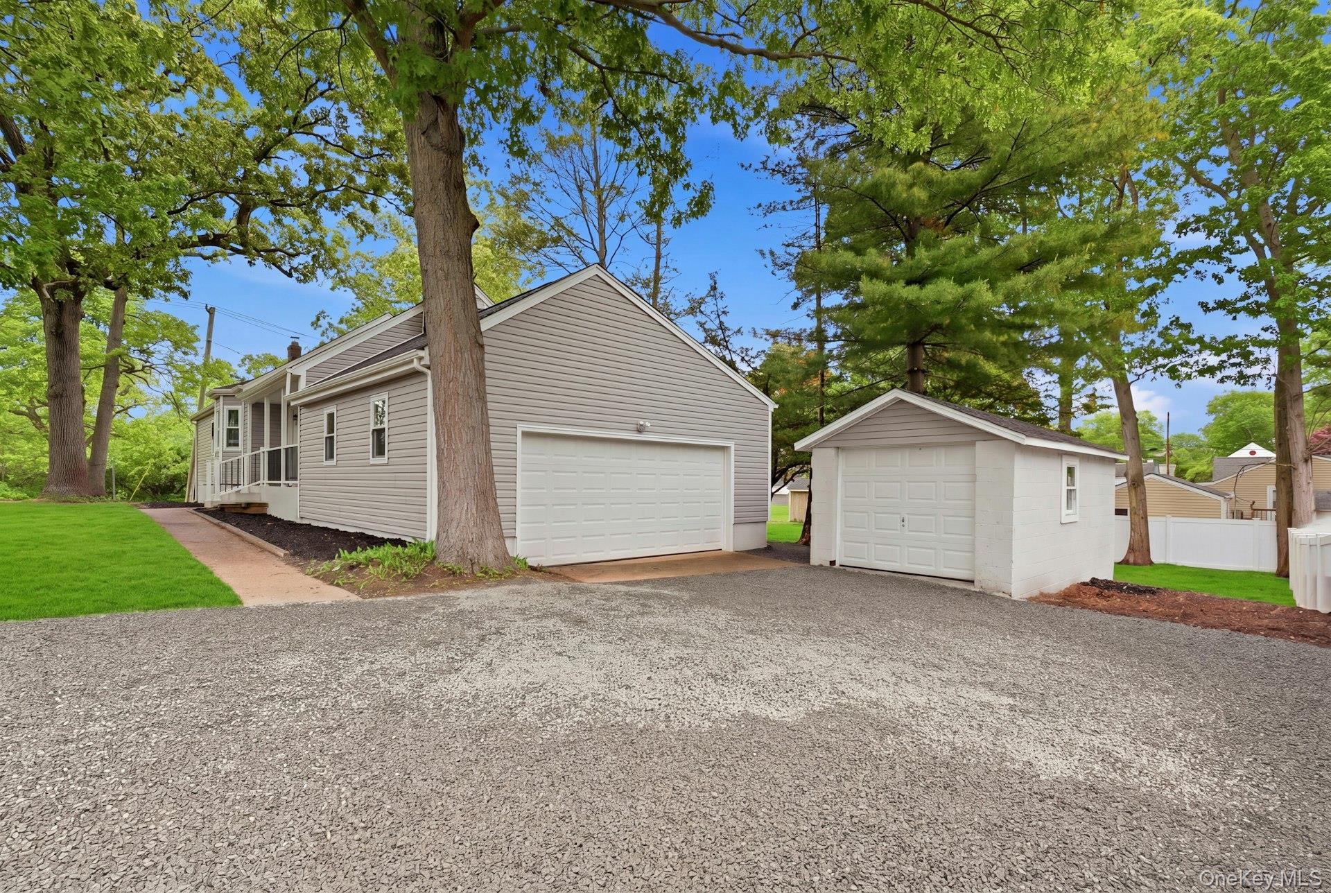 Single Family Rustic Road Suffolk County, NY 11720, MLS-995719-2