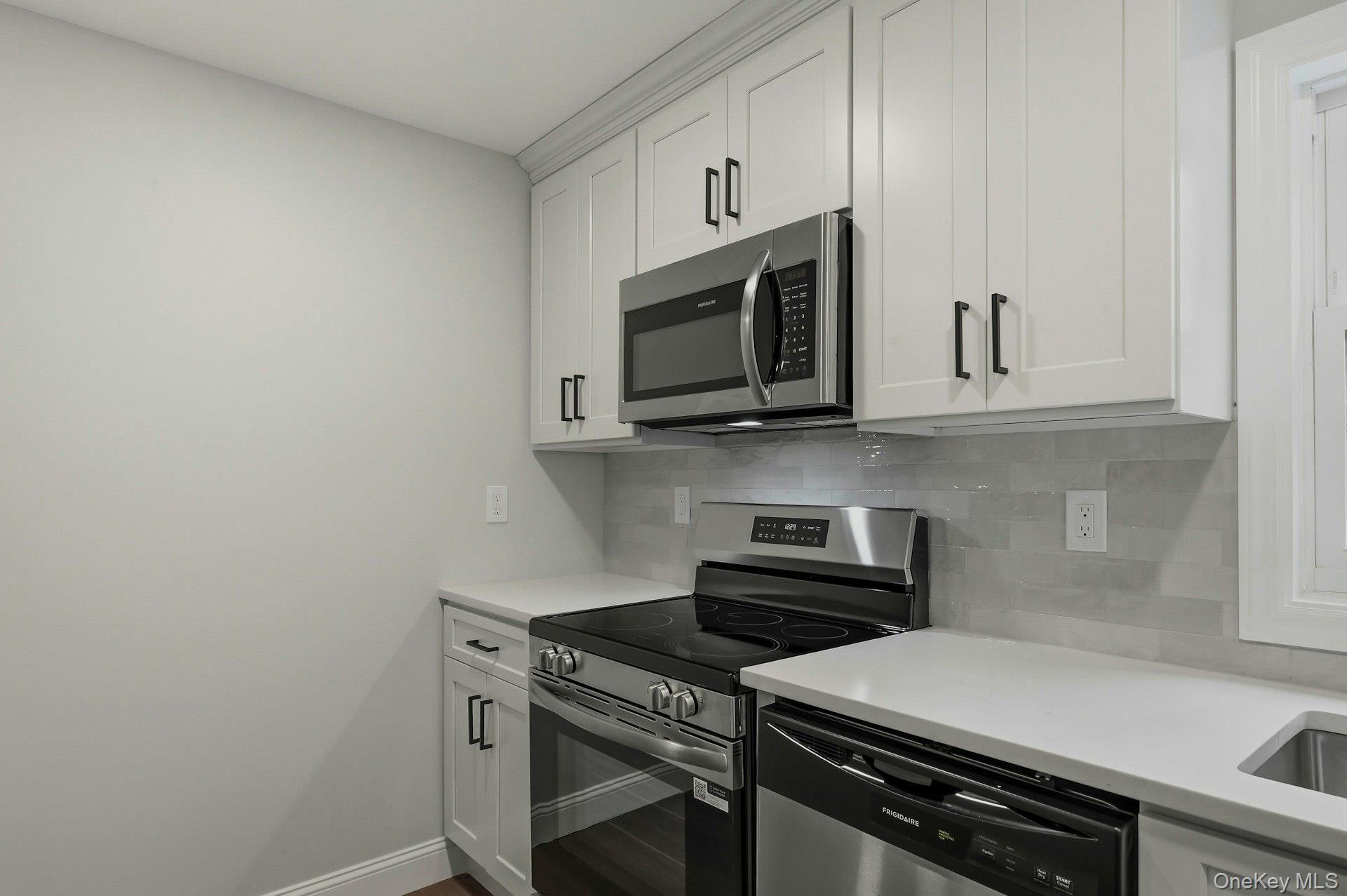 Single Family Rustic Road Suffolk County, NY 11720, MLS-995719-24