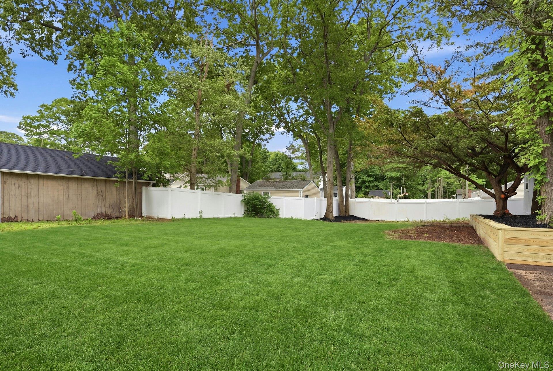 Single Family Rustic Road Suffolk County, NY 11720, MLS-995719-3