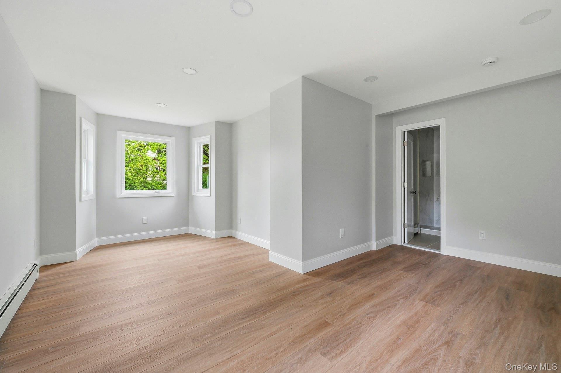 Single Family Rustic Road Suffolk County, NY 11720, MLS-995719-31