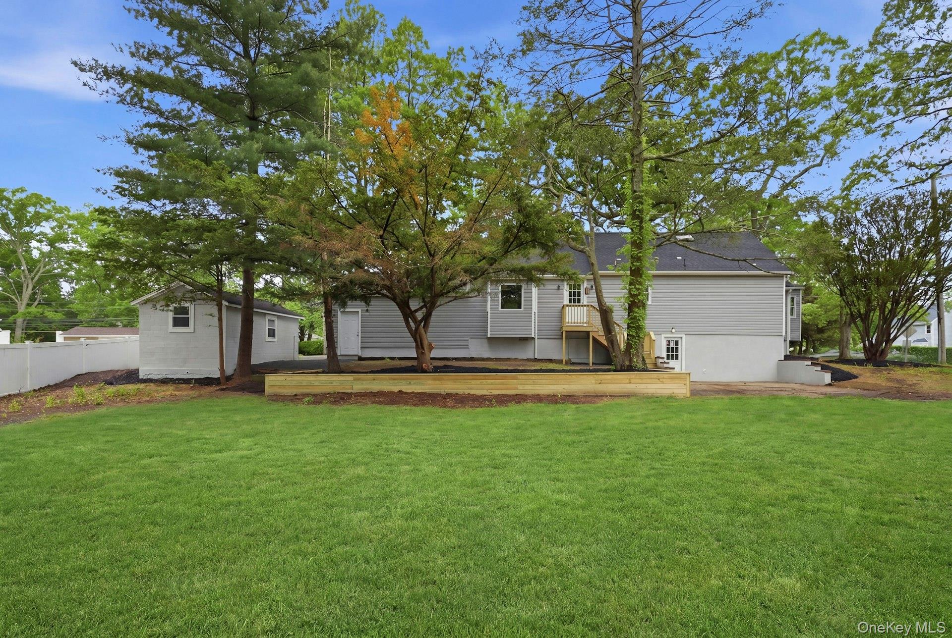Single Family Rustic Road Suffolk County, NY 11720, MLS-995719-4