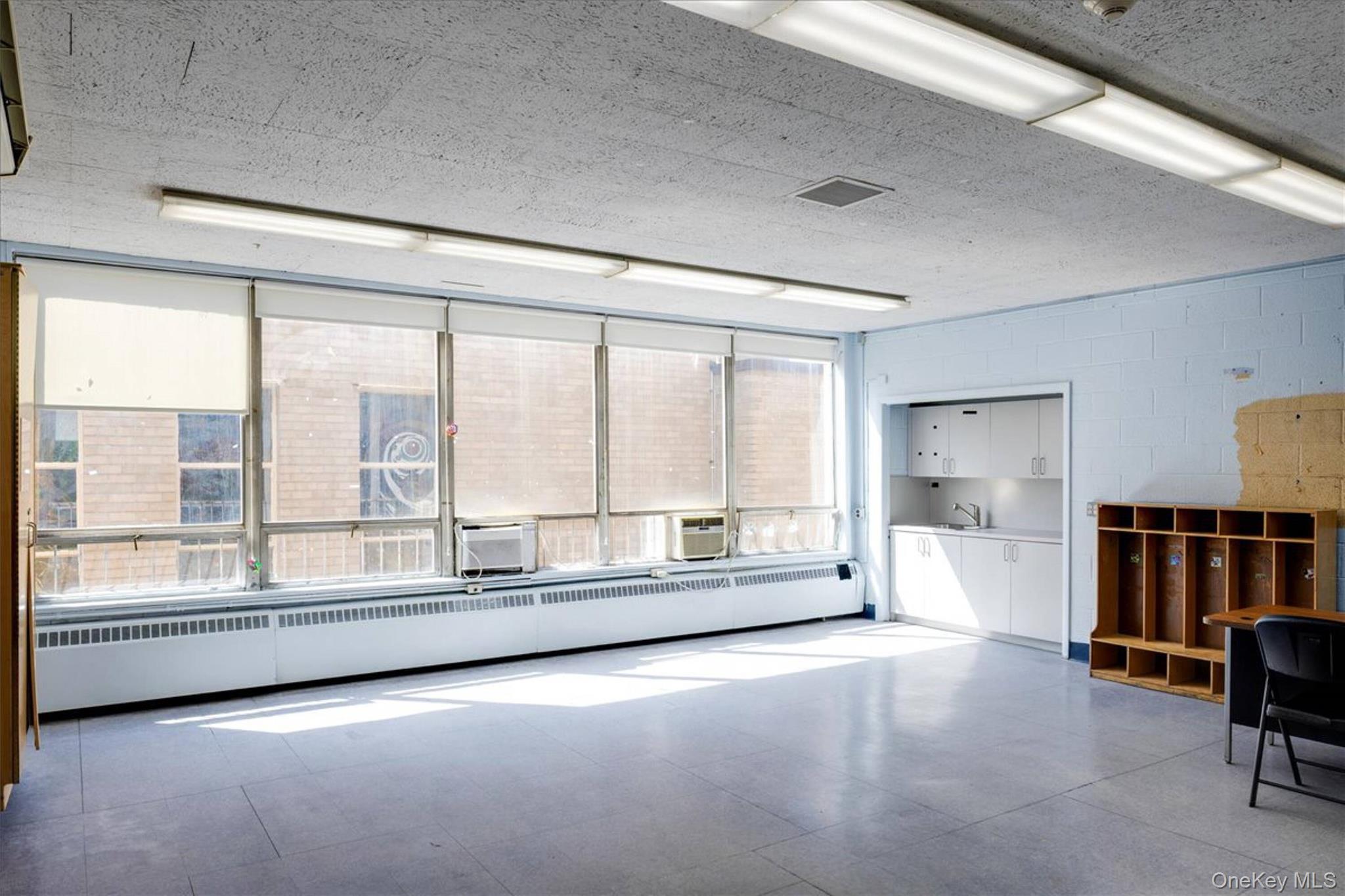 Commercial Lease 168th  Queens, NY 11366, MLS-995744-16