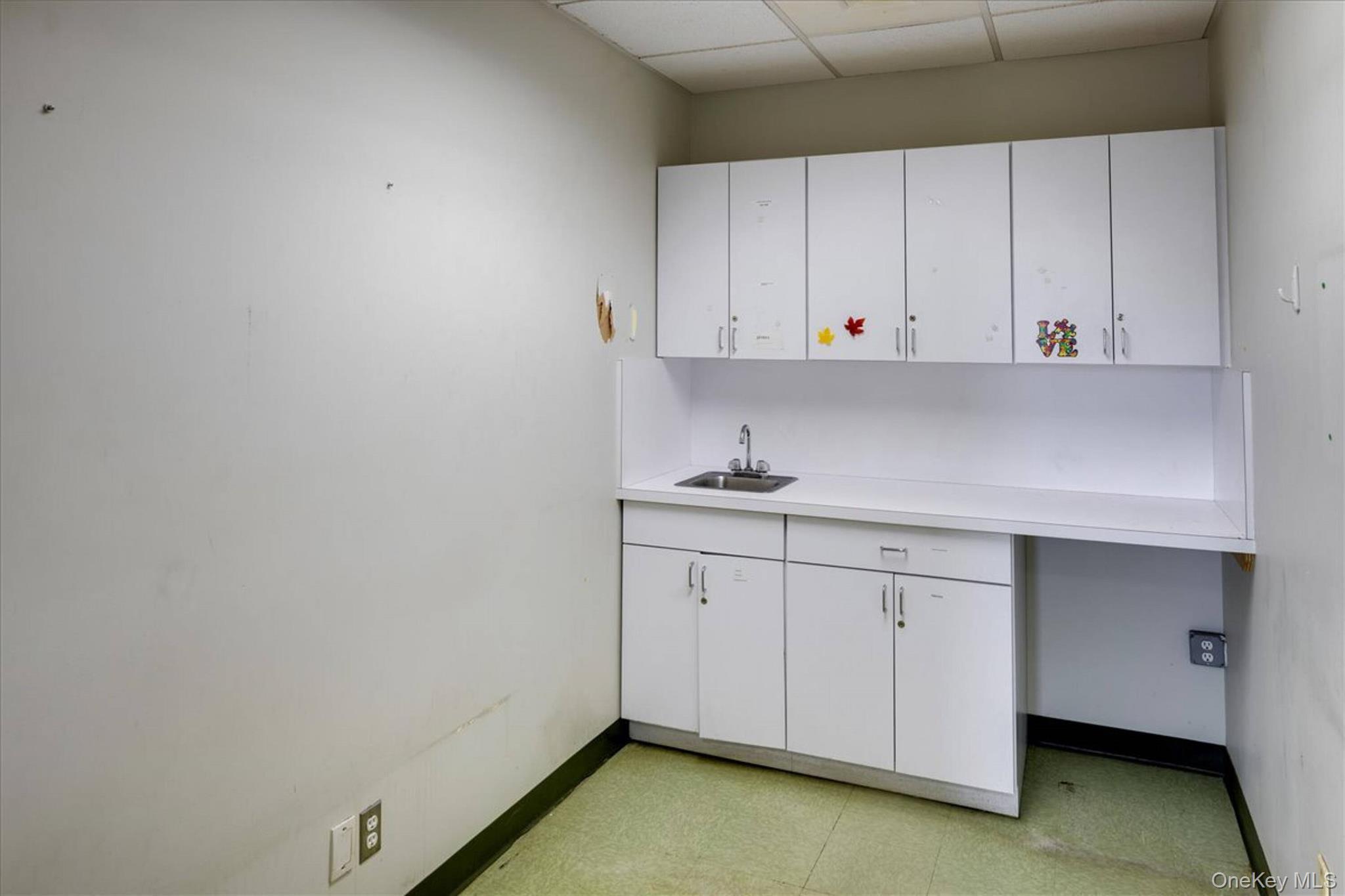 Commercial Lease 168th  Queens, NY 11366, MLS-995744-19