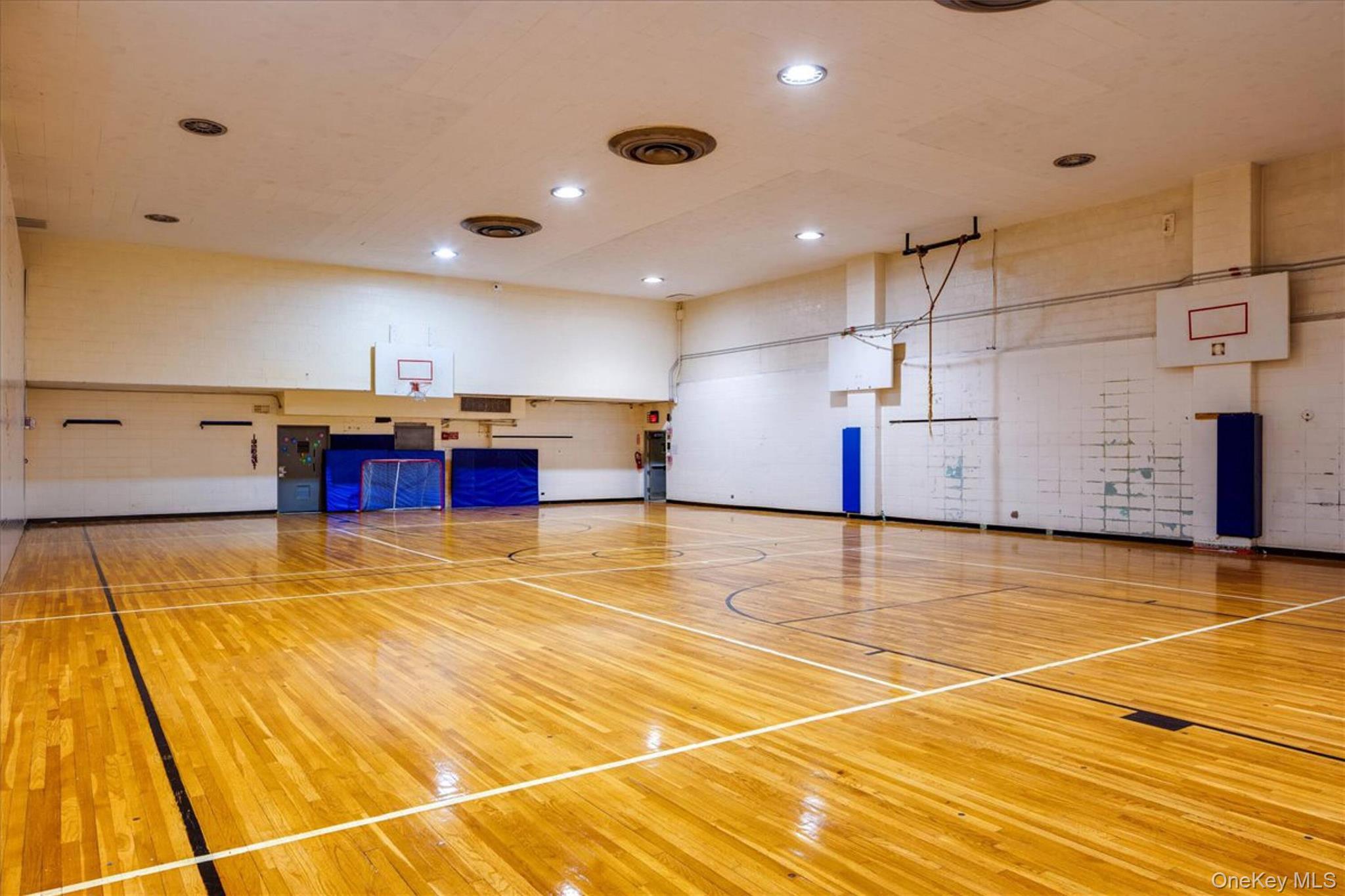 Commercial Lease 168th  Queens, NY 11366, MLS-995744-24