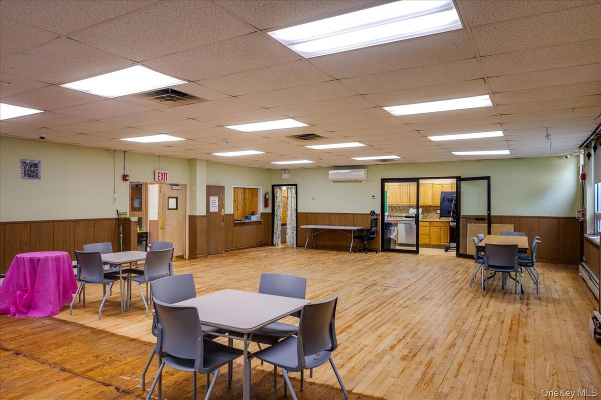 Commercial Lease 168th  Queens, NY 11366, MLS-995744-6