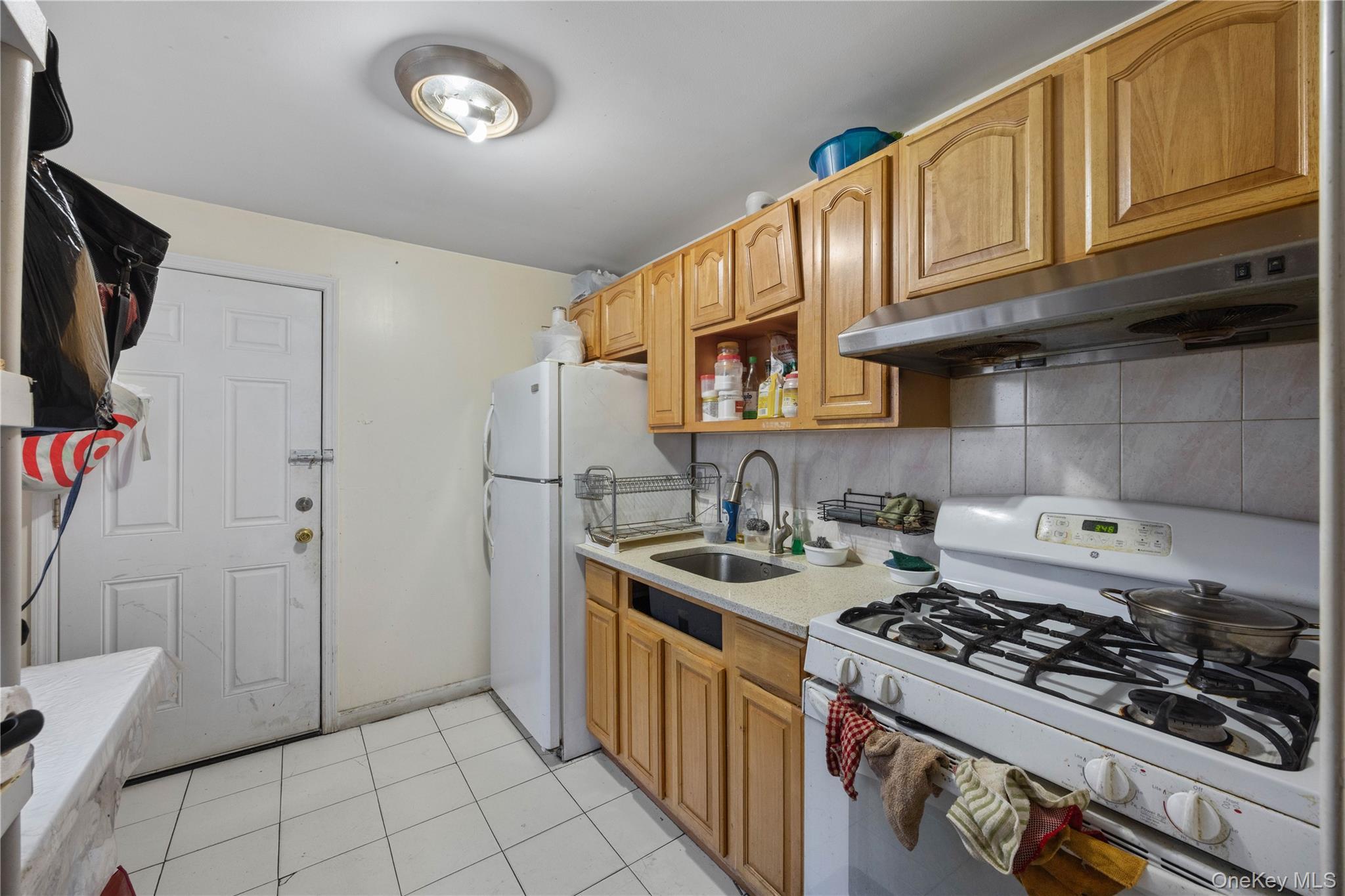Single Family Grand  Bronx, NY 10468, MLS-995771-10