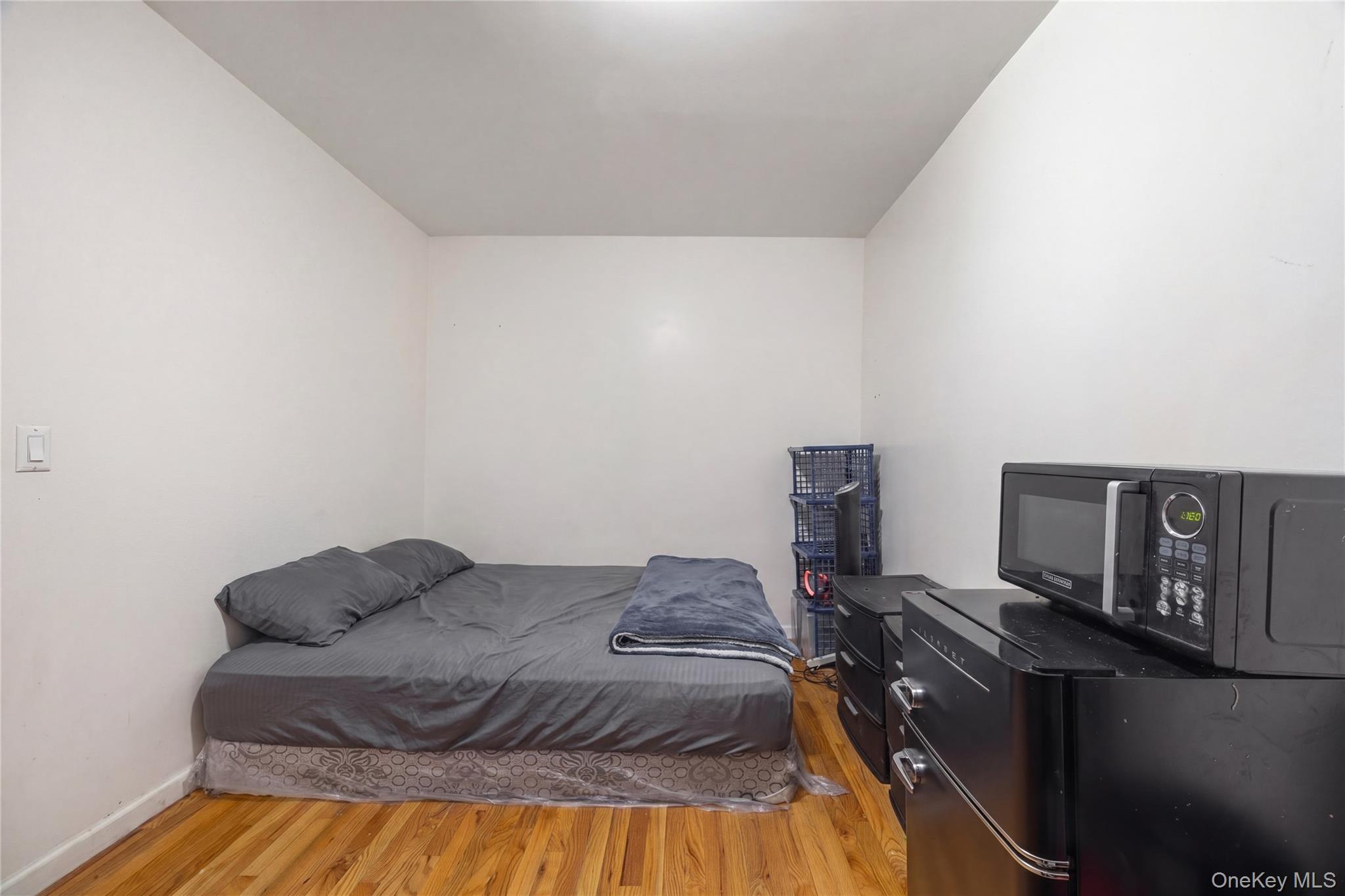 Single Family Grand  Bronx, NY 10468, MLS-995771-11