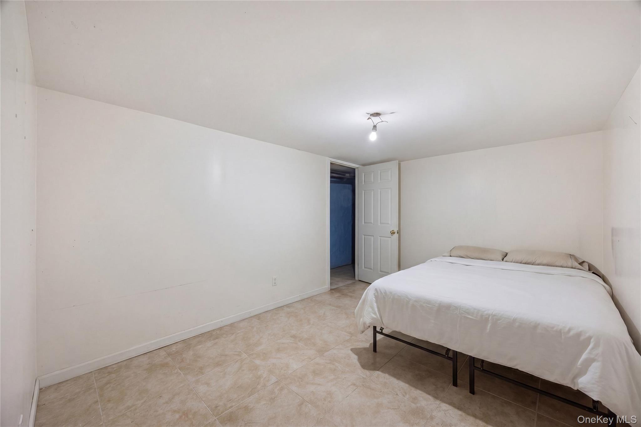 Single Family Grand  Bronx, NY 10468, MLS-995771-15