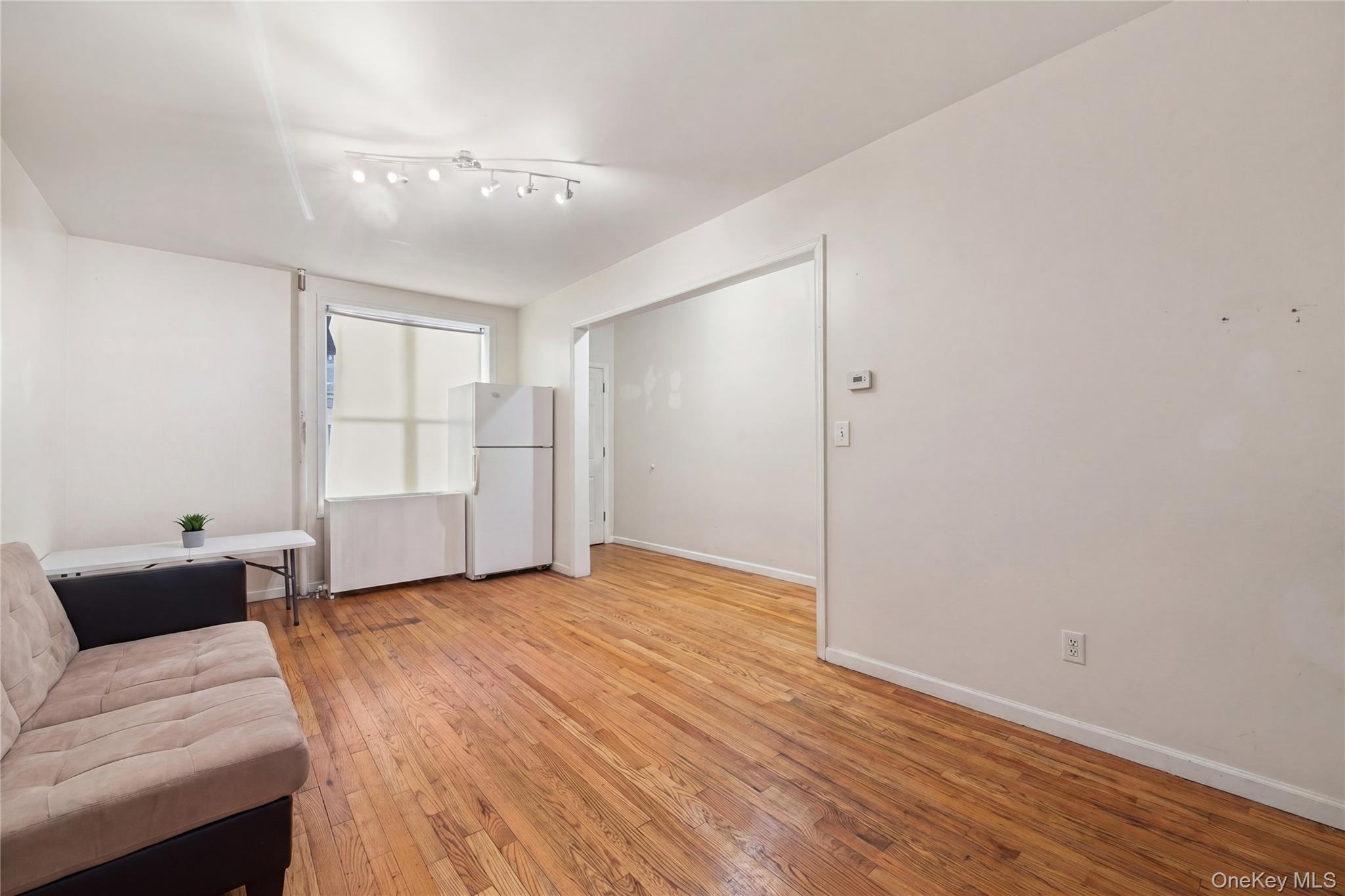 Single Family Grand  Bronx, NY 10468, MLS-995771-17
