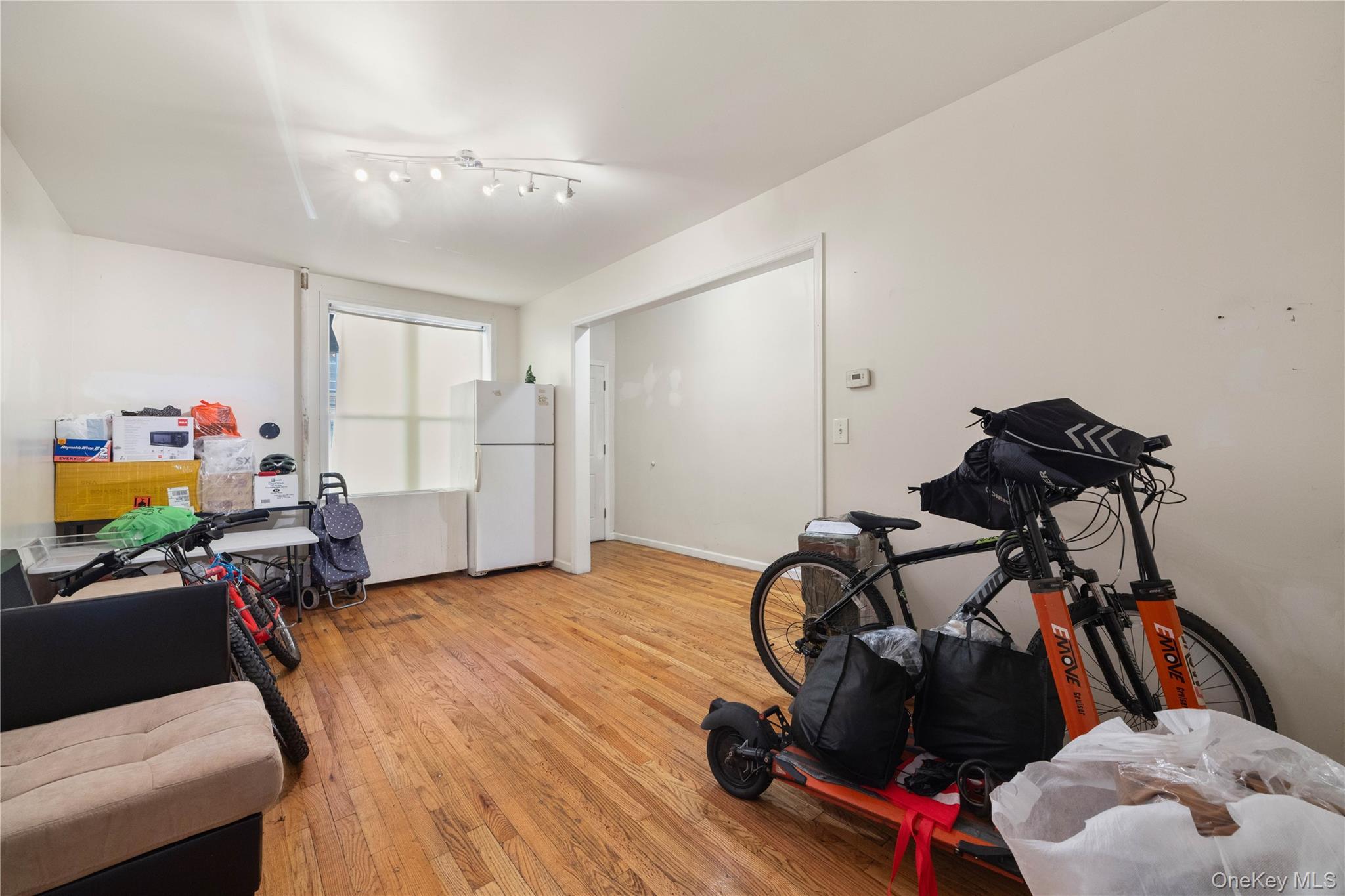 Single Family Grand  Bronx, NY 10468, MLS-995771-18